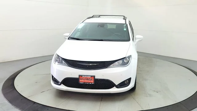 Used 2018 White Chrysler Touring L image 2