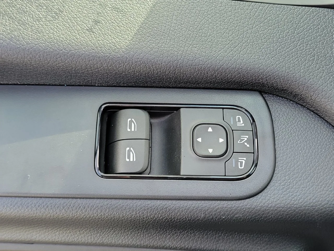 New 2026 Arctic White Mercedes-Benz Passenger 170 WB image 21