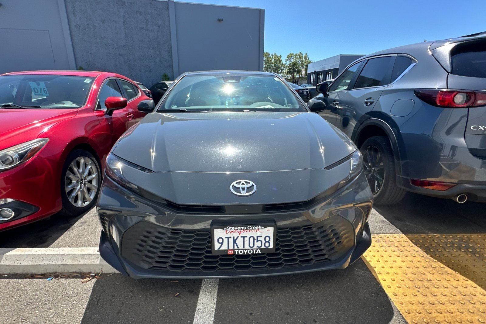 2025 Toyota Camry SE photo 3