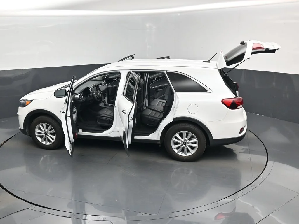 Used 2020 White Kia LX image 17