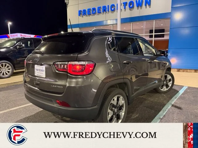 Used 2019 Gray Jeep Limited 4x4 image 5