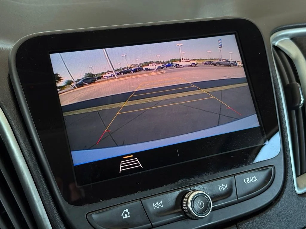Used 2019 SUMMIT WHITE Chevrolet LS image 4