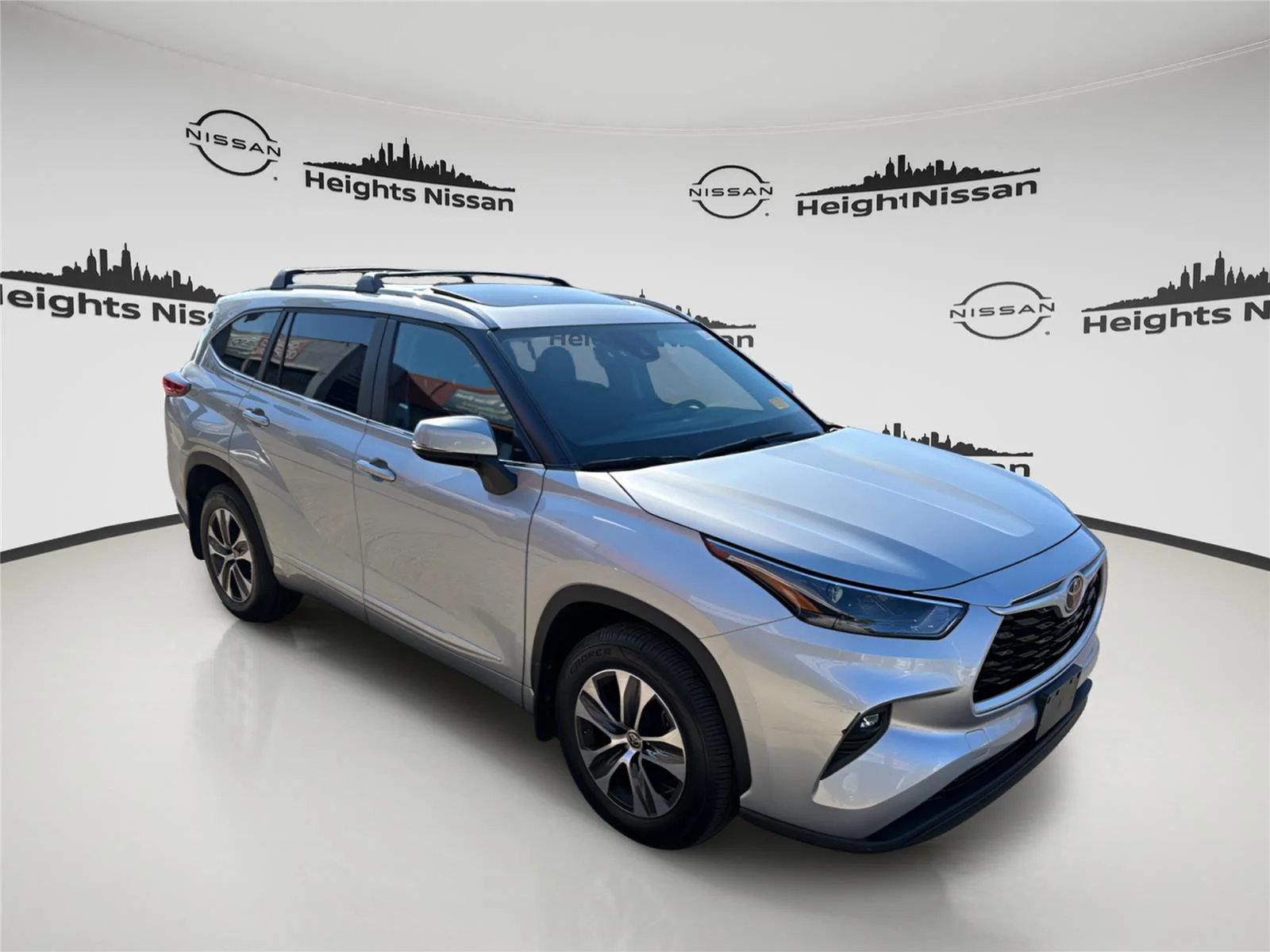2023 Toyota Highlander XLE - Photo 8