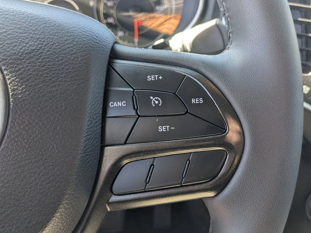 Used 2022 Bright White Clearcoat Jeep Trailhawk image 21
