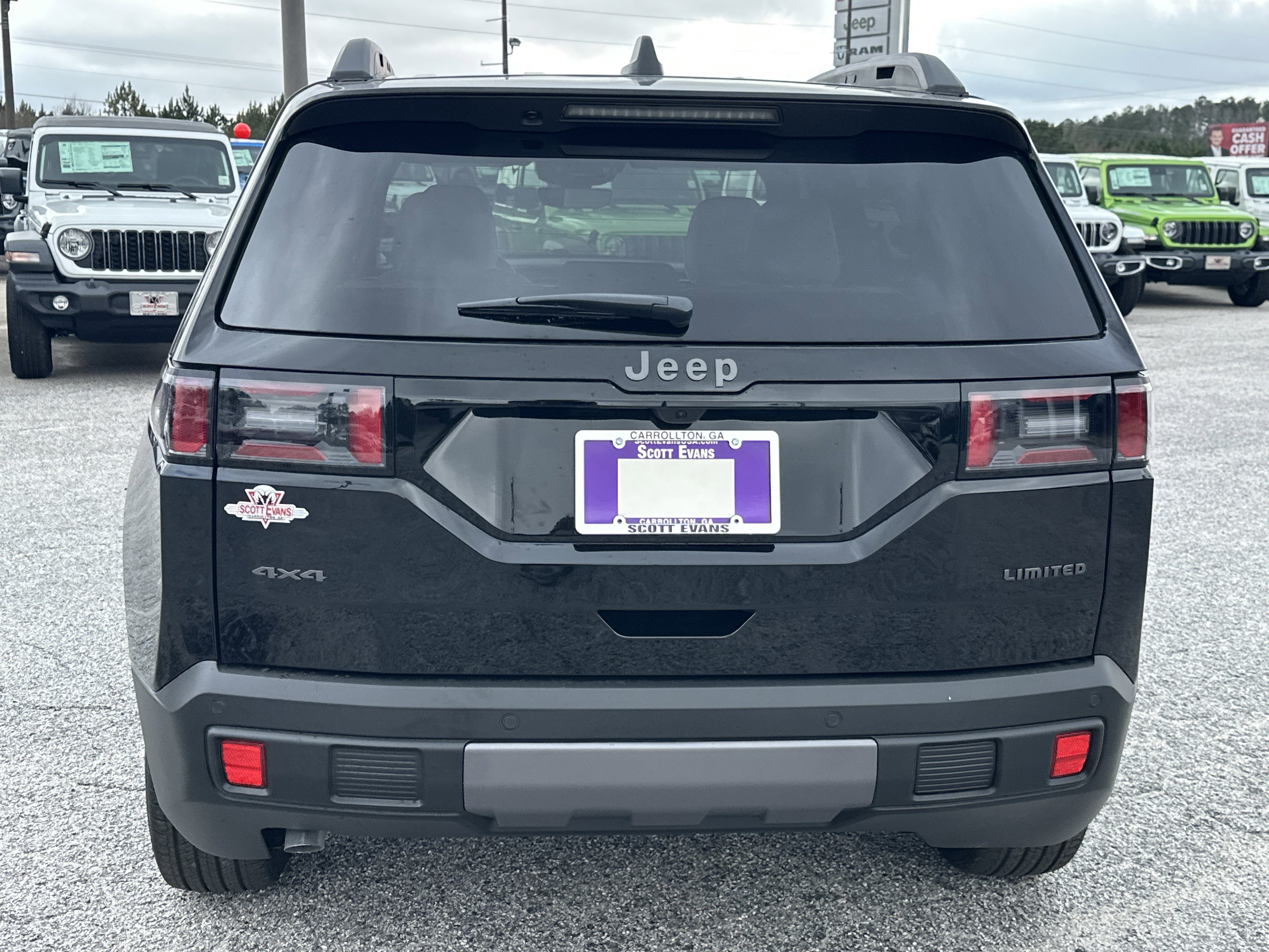 New 2026 Diamond Black Crystal Pearl-Coat Exterior Paint Jeep Limited image 7