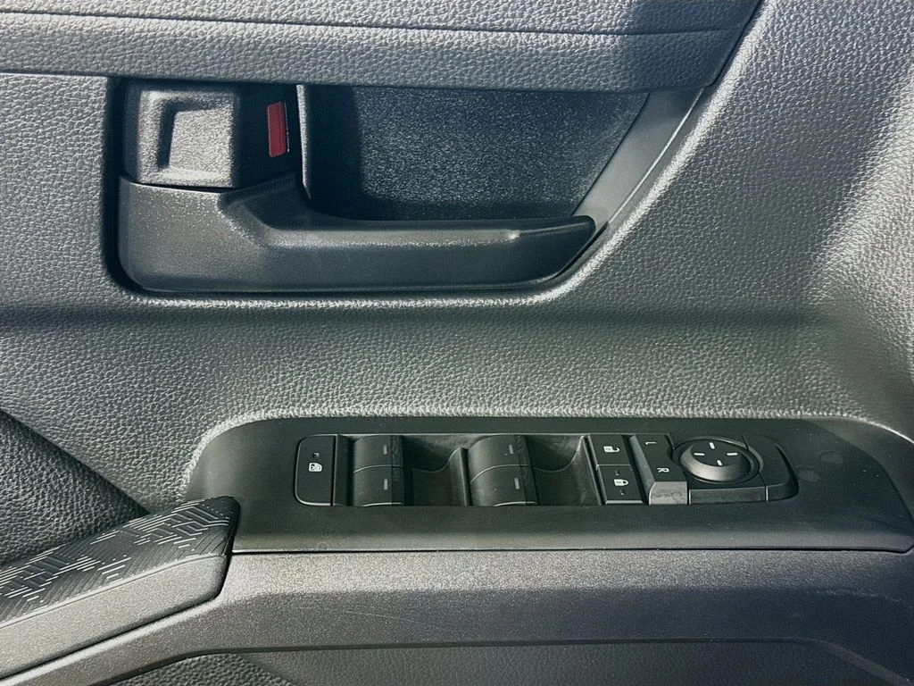 2025 Toyota Tacoma SR5 - Photo 21