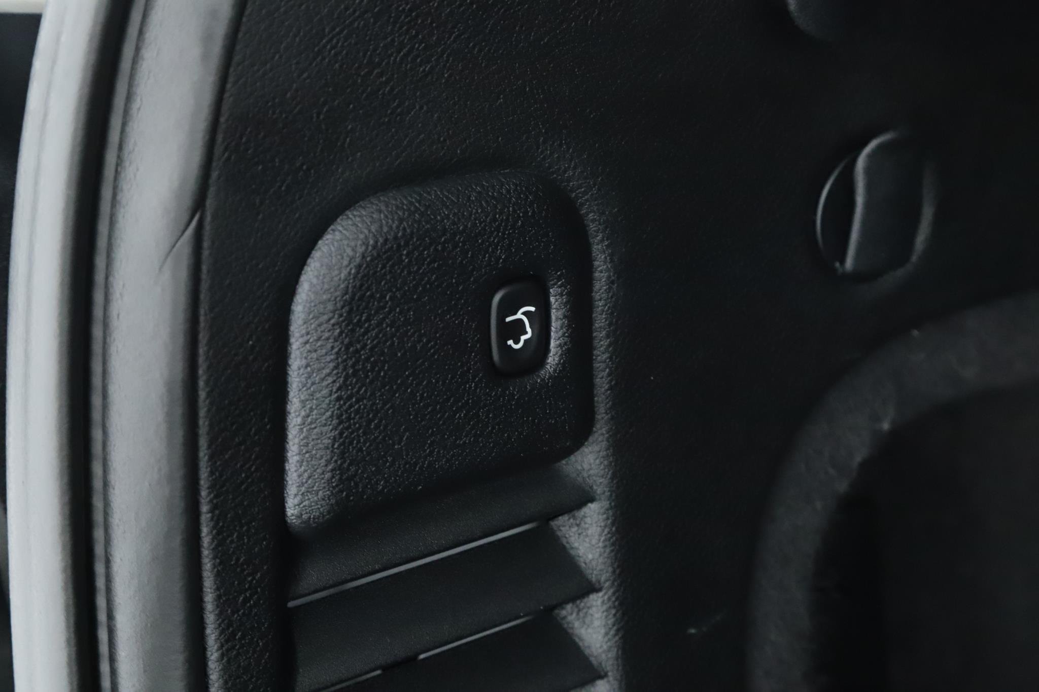 Used 2015 Bright White Clearcoat Jeep Altitude image 19