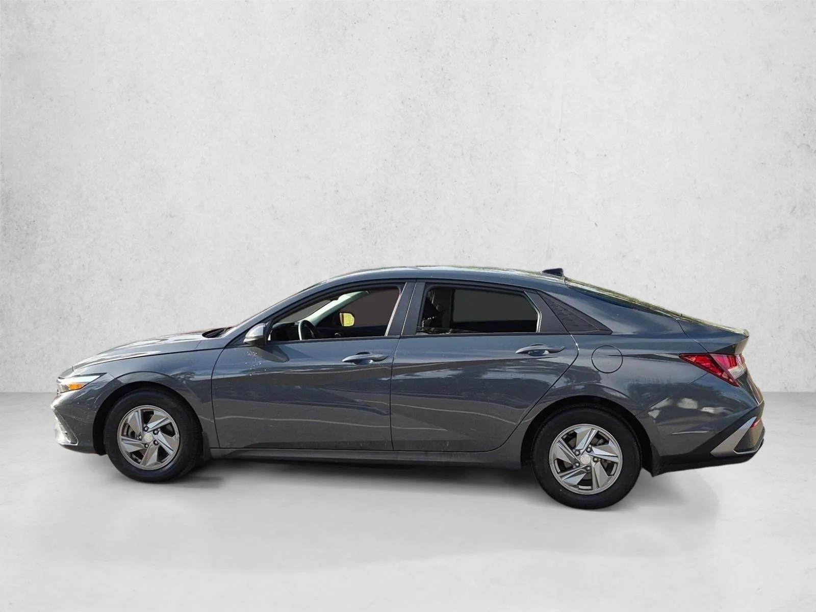 Used 2024 Ecotronic Gray Hyundai SE image 7