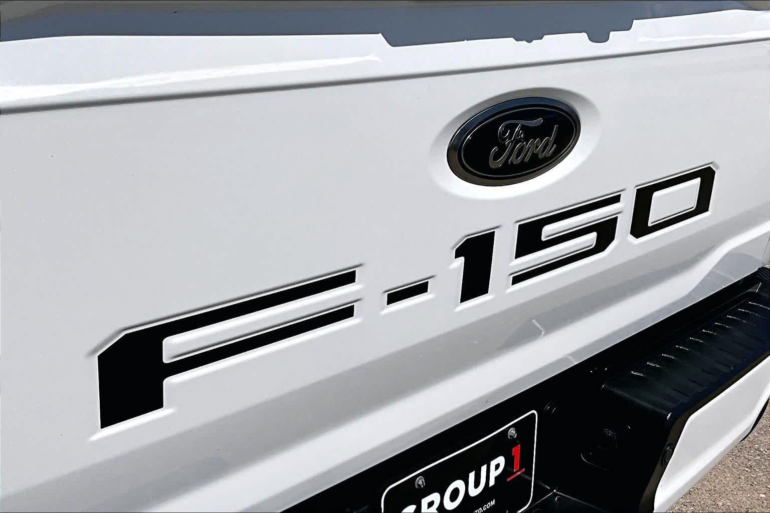 Used 2023 Star White Metallic Tri-Coat Ford LARIAT image 31