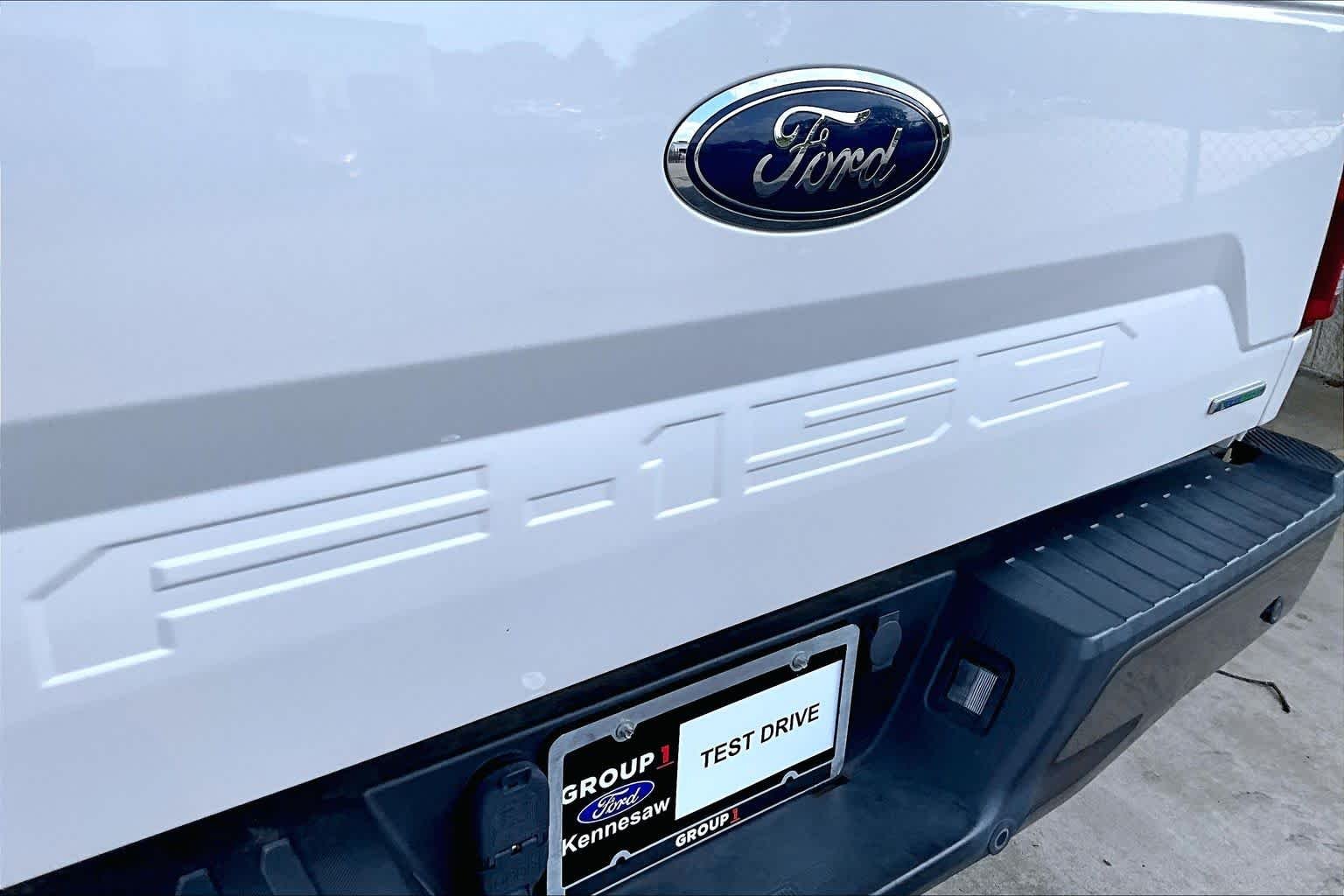 Used 2018 White Platinum Metallic Tri-Coat/Stone Gray Ford LARIAT image 30
