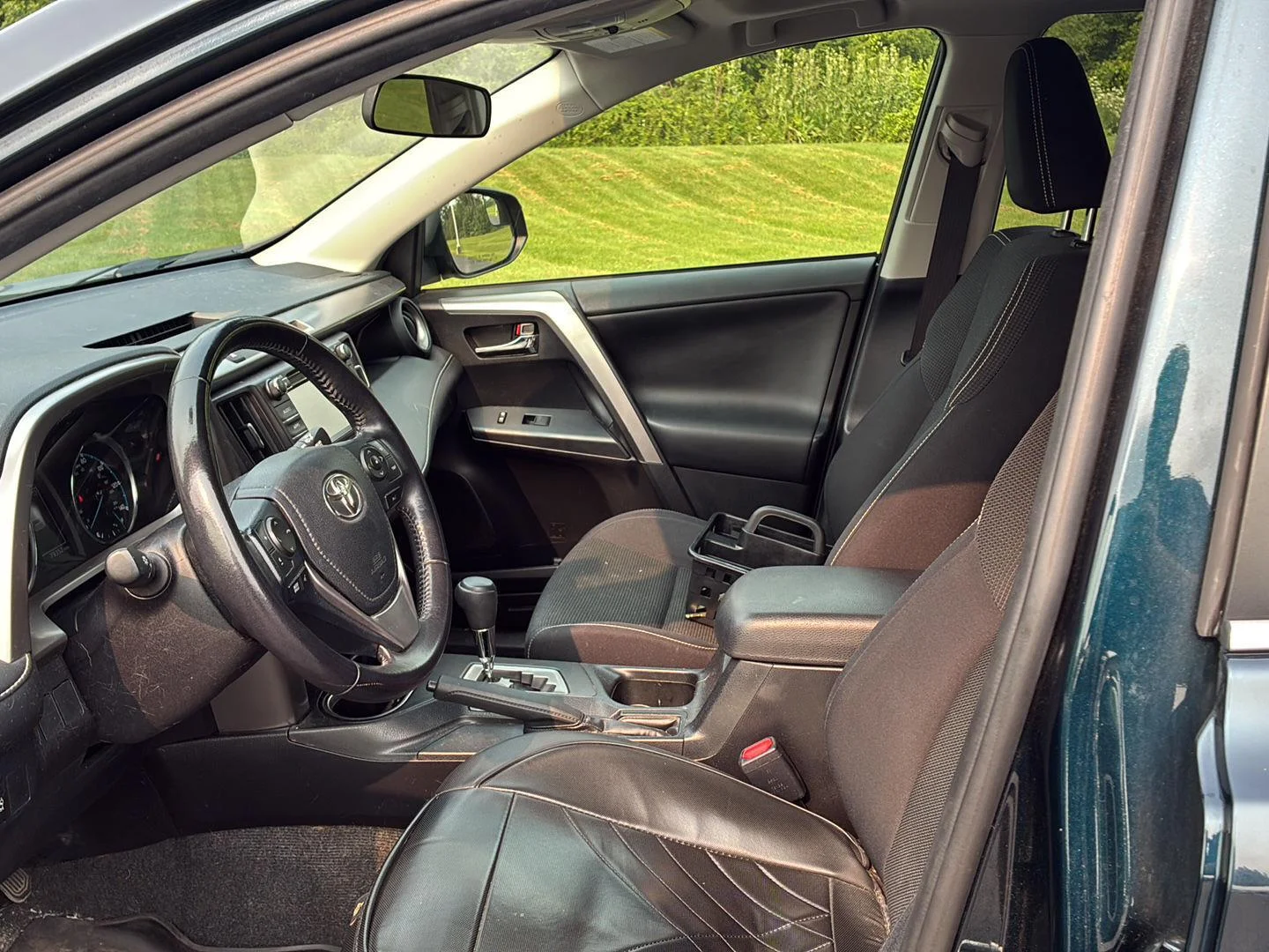 Used 2017 Galactic Aqua Mica Toyota XLE image 7