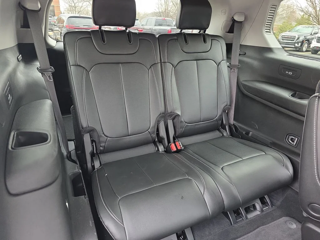 Used 2024 White Jeep Limited image 12