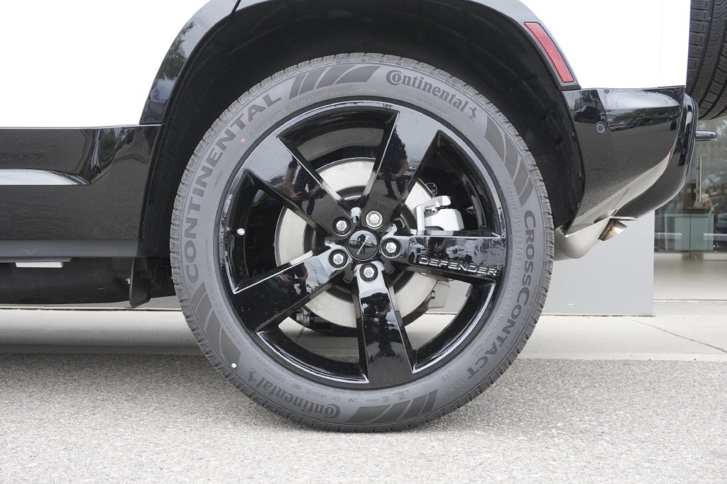 New 2026 Fuji White Land Rover X-Dynamic SE image 33