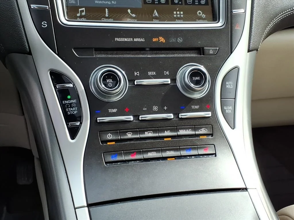 Used 2018 Blue Lincoln Reserve image 17