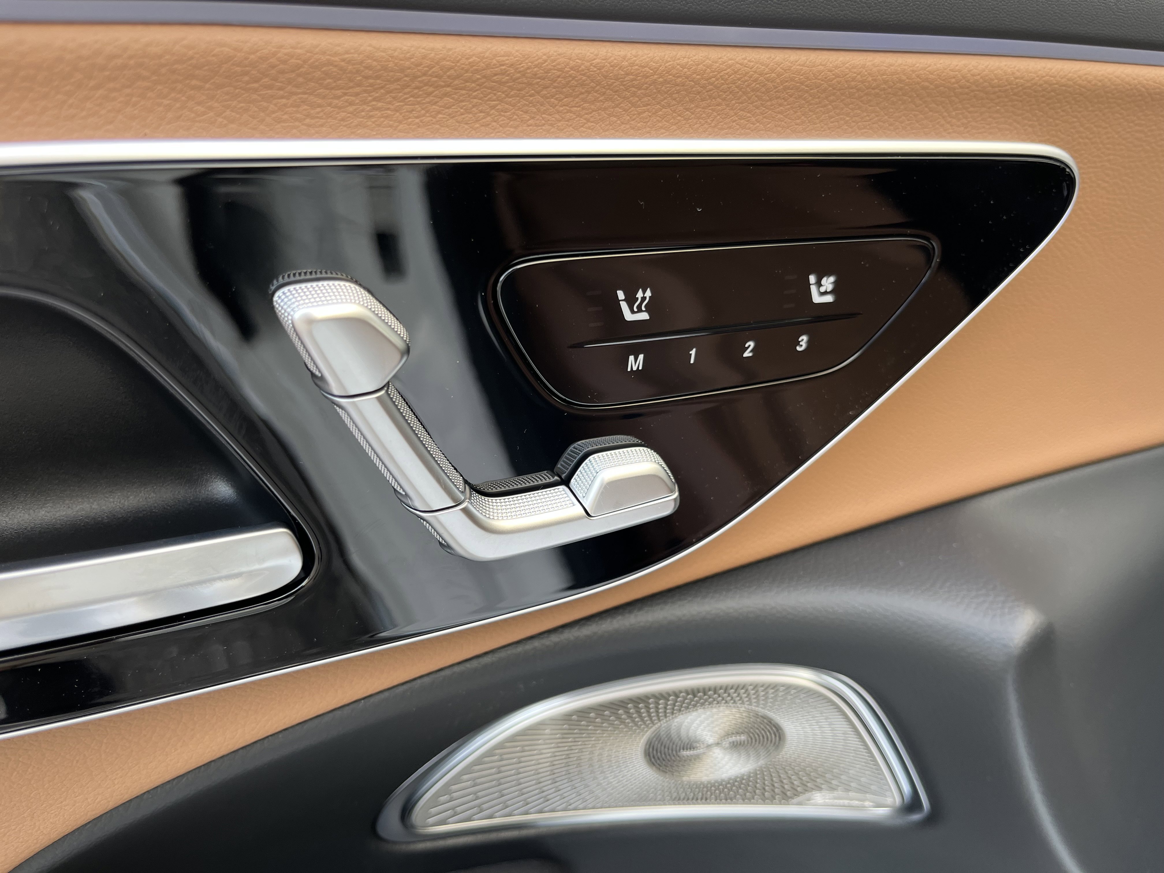 New 2026 MANUFAKTUR Moonlight White Metallic Mercedes-Benz E 350 image 14