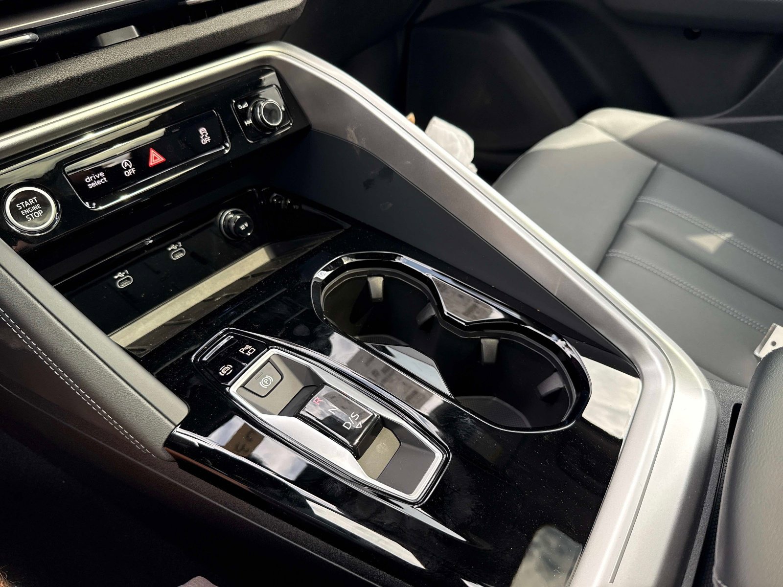 New 2026 Daytona Gray Pearl Effect Audi Premium image 24