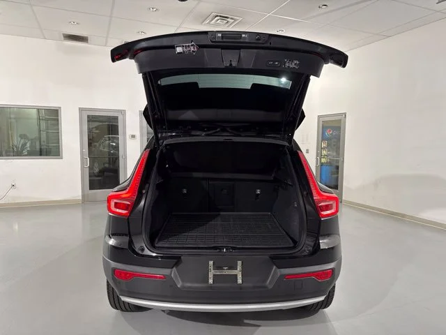 Used 2022  Volvo Momentum image 12