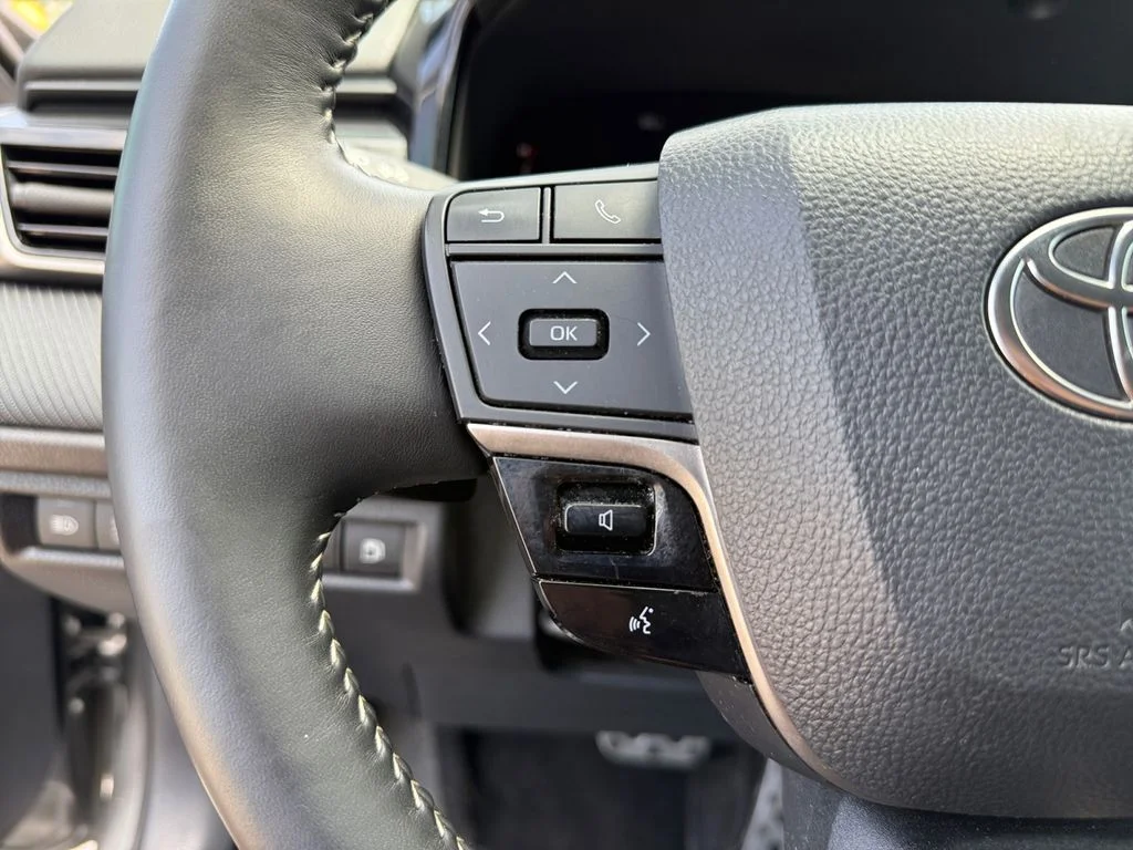 Used 2025  Toyota SE image 24