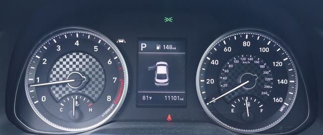 Used 2020 White Hyundai SE image 11