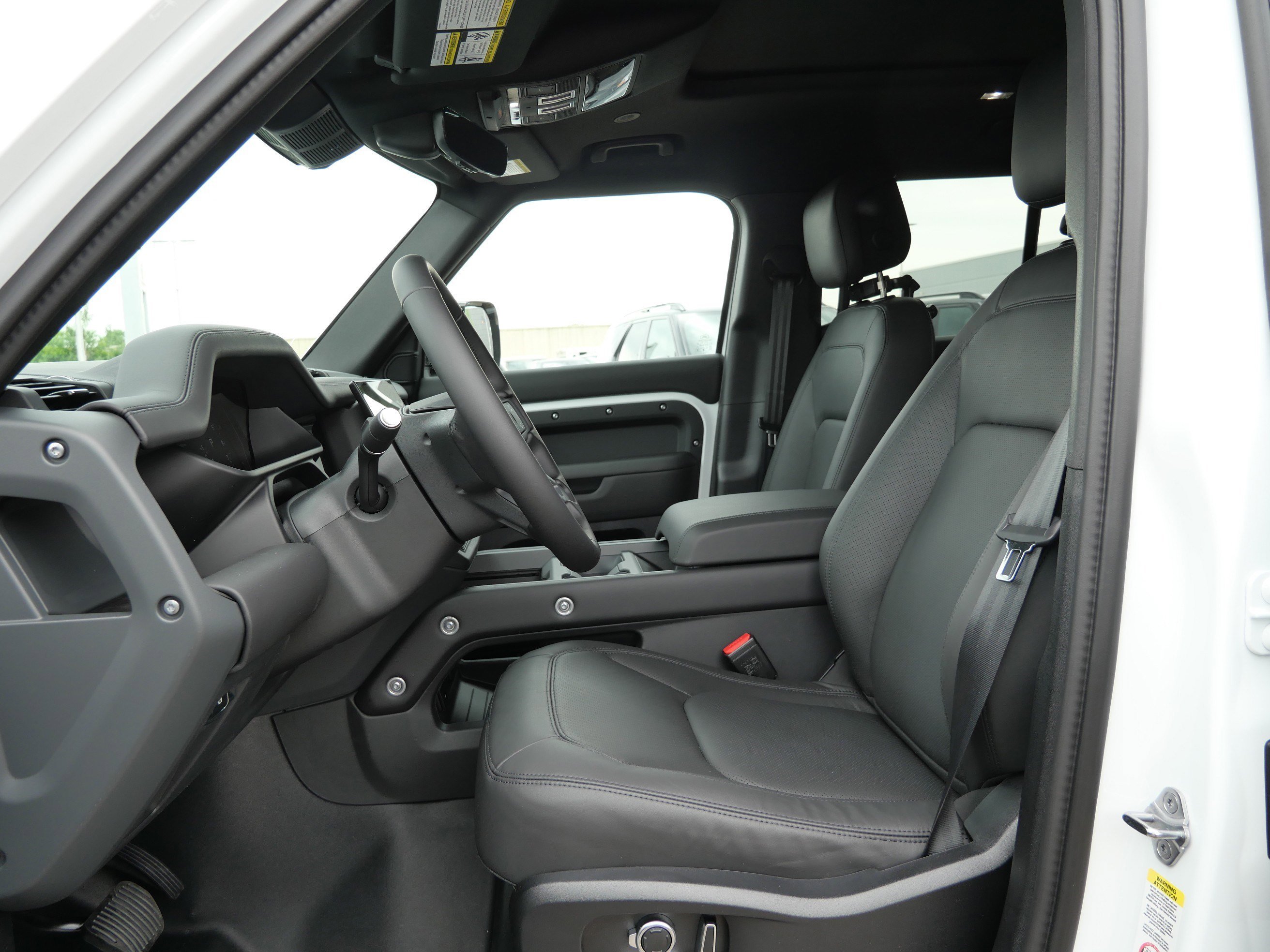 New 2026 Fuji White Land Rover X-Dynamic SE image 3
