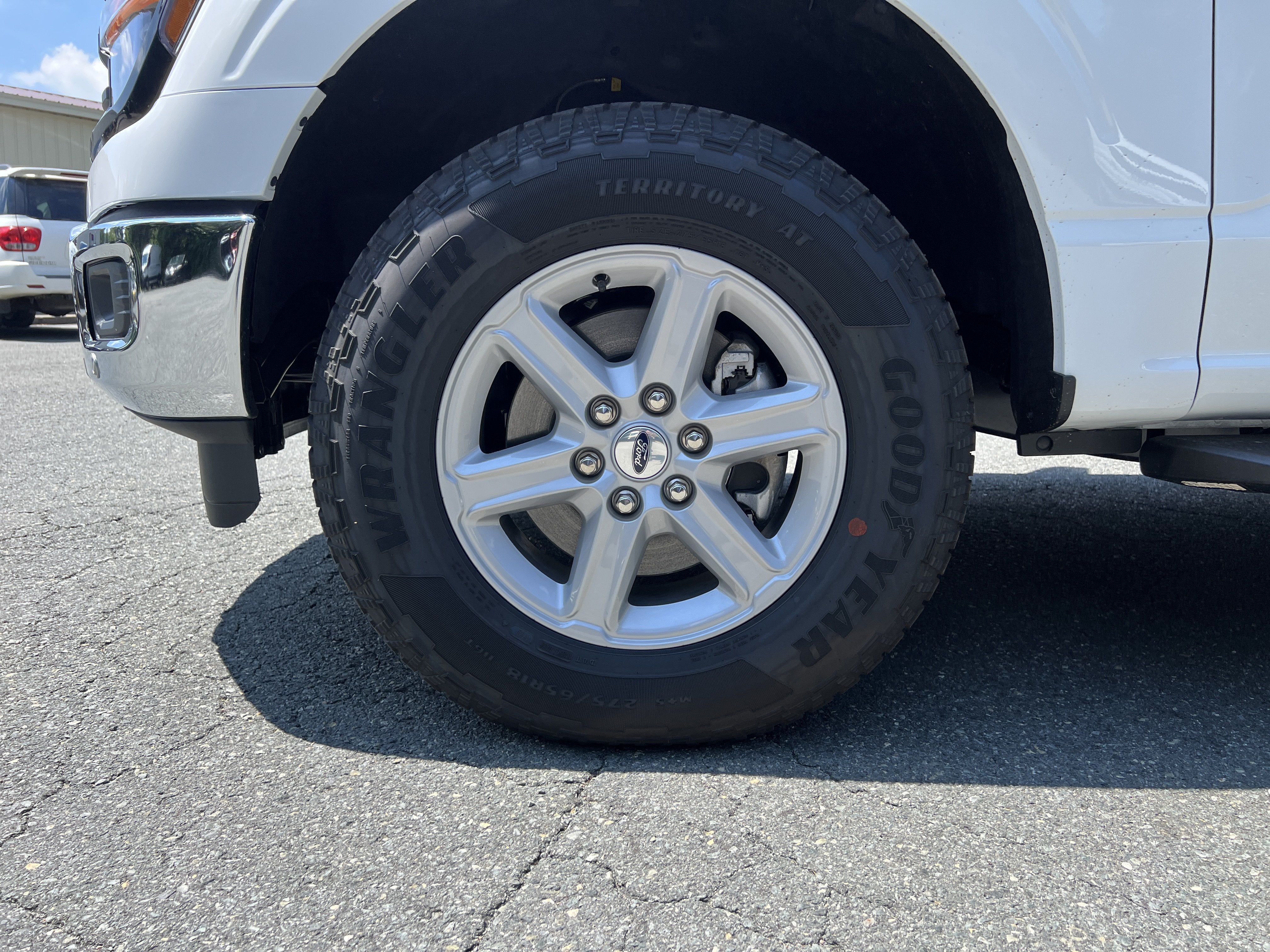 New 2026 Oxford White Ford XLT image 8