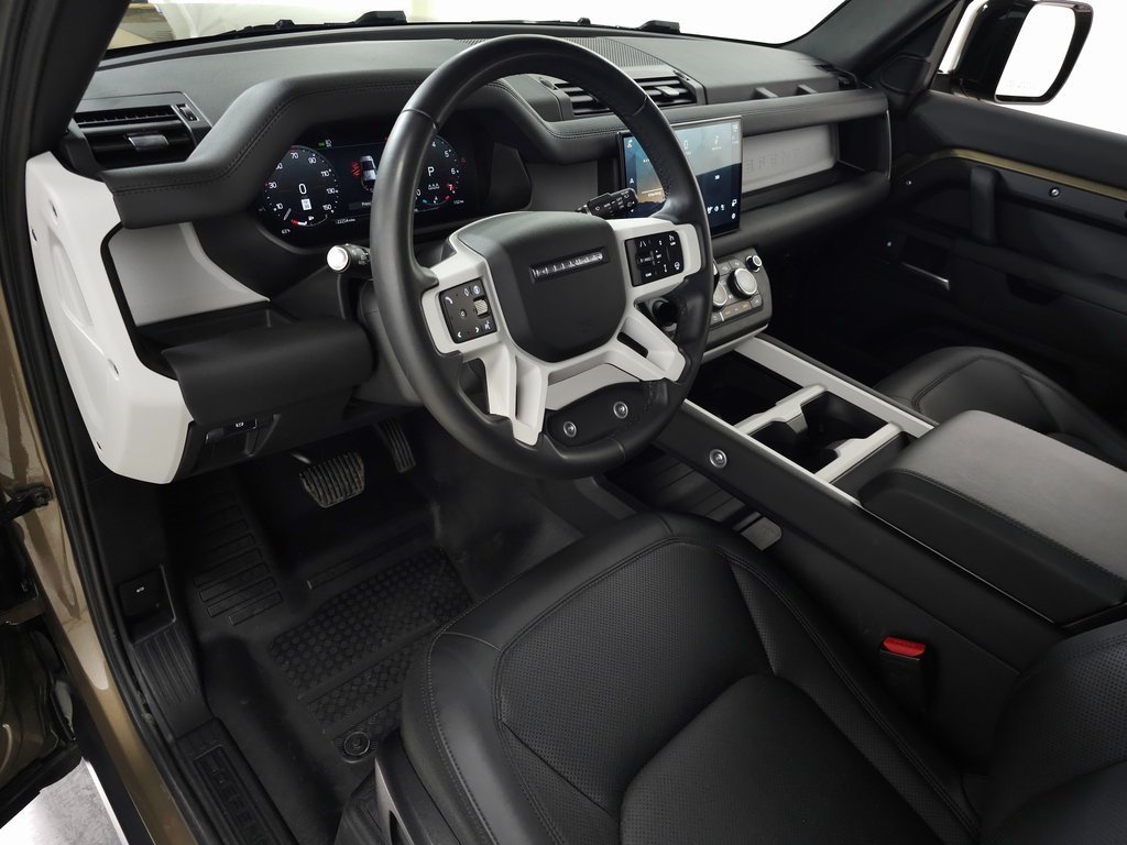 2025 LAND ROVER DEFENDER - Image 17