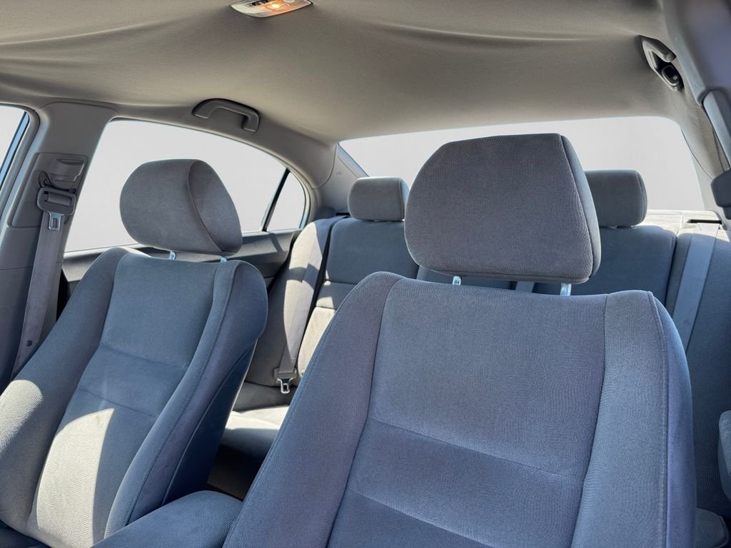 Used 2007 Alabaster Silver Metallic Honda LX image 17