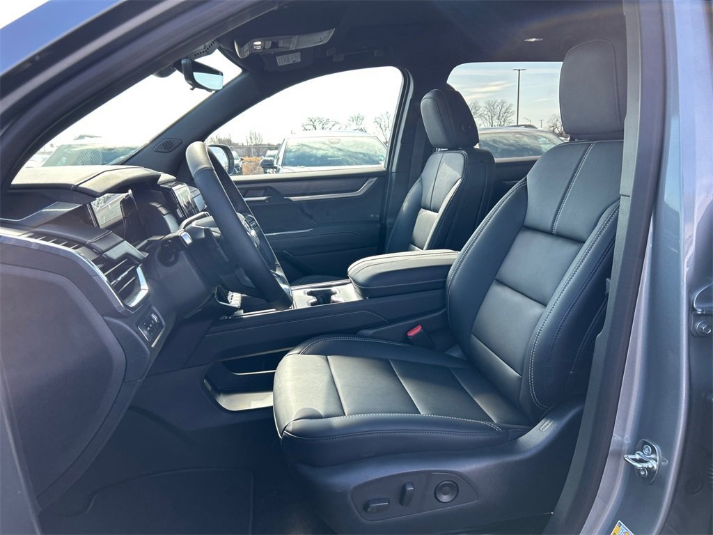 2026 GMC ACADIA - Image 15