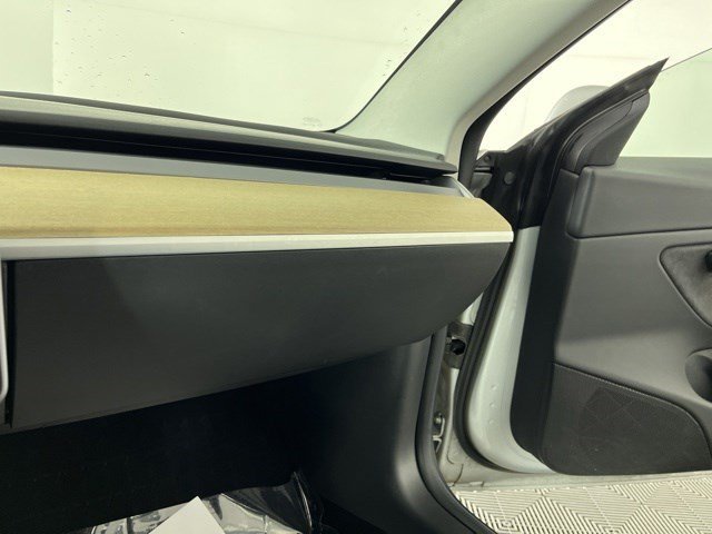 Used 2018 Silver Tesla Long Range Battery image 25
