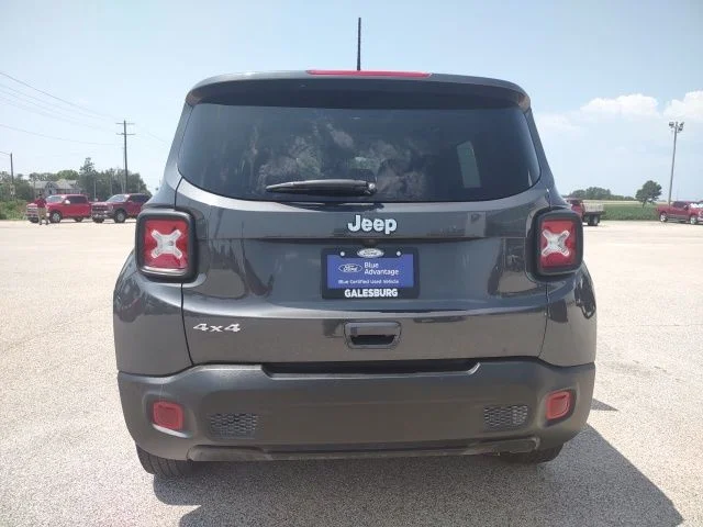 Certified Used 2023 Graphite Gray Jeep Latitude image 4