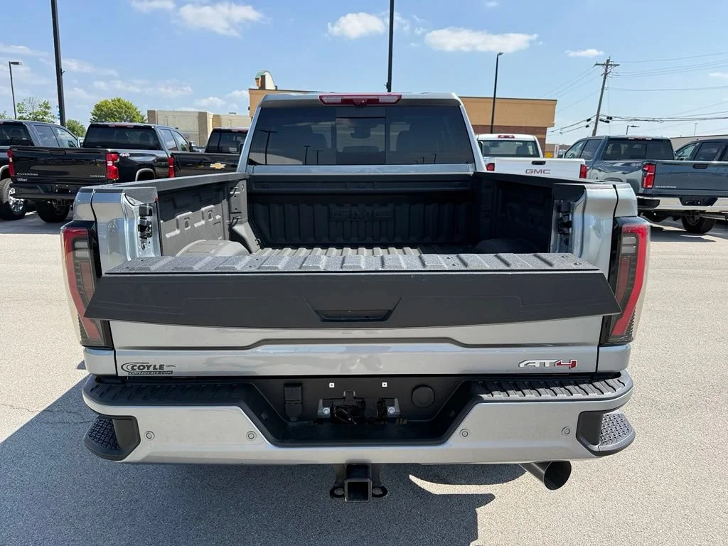 2026 GMC Sierra 2500HD AT4 - Photo 8