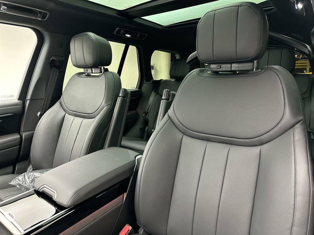 New 2026 Fuji White Land Rover SE image 18