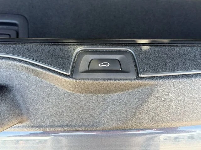Used 2022 Arctic Grey Metallic BMW sDrive40i image 47