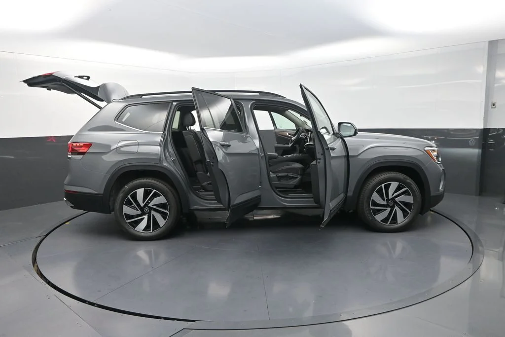 New 2026  Volkswagen SE w/Technology image 37