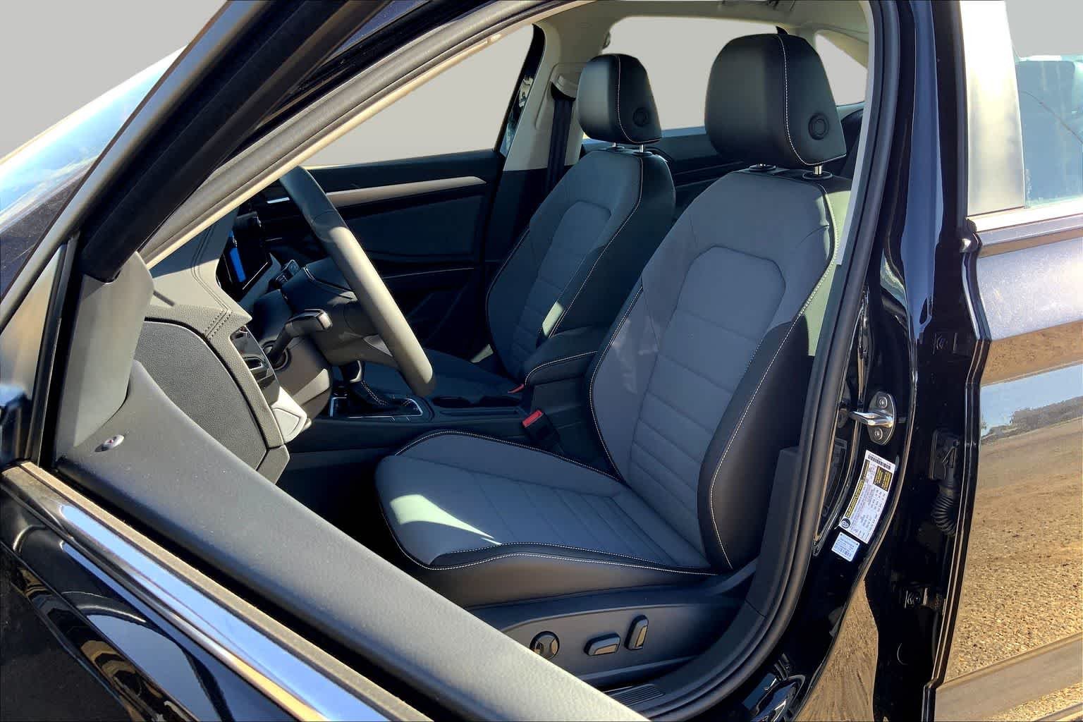 New 2026 Deep Black Pearl Volkswagen SE image 9