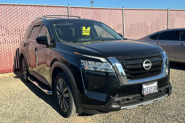 2024 Nissan Pathfinder SL
