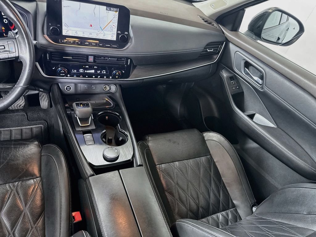 Used 2021 Super Black Nissan Platinum image 25