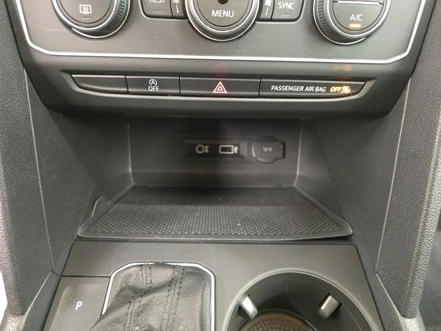 Used 2019 Deep Black Pearl Effect Volkswagen 3.6L V6 SE image 26