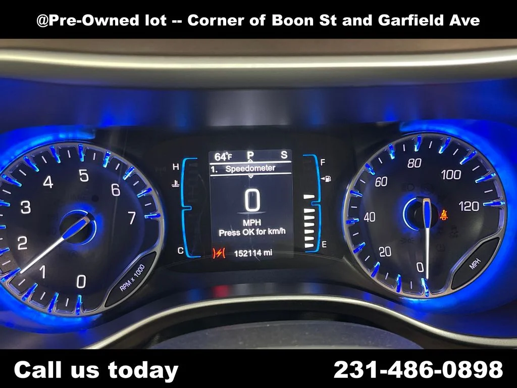 Used 2017 Blue Chrysler LX image 21