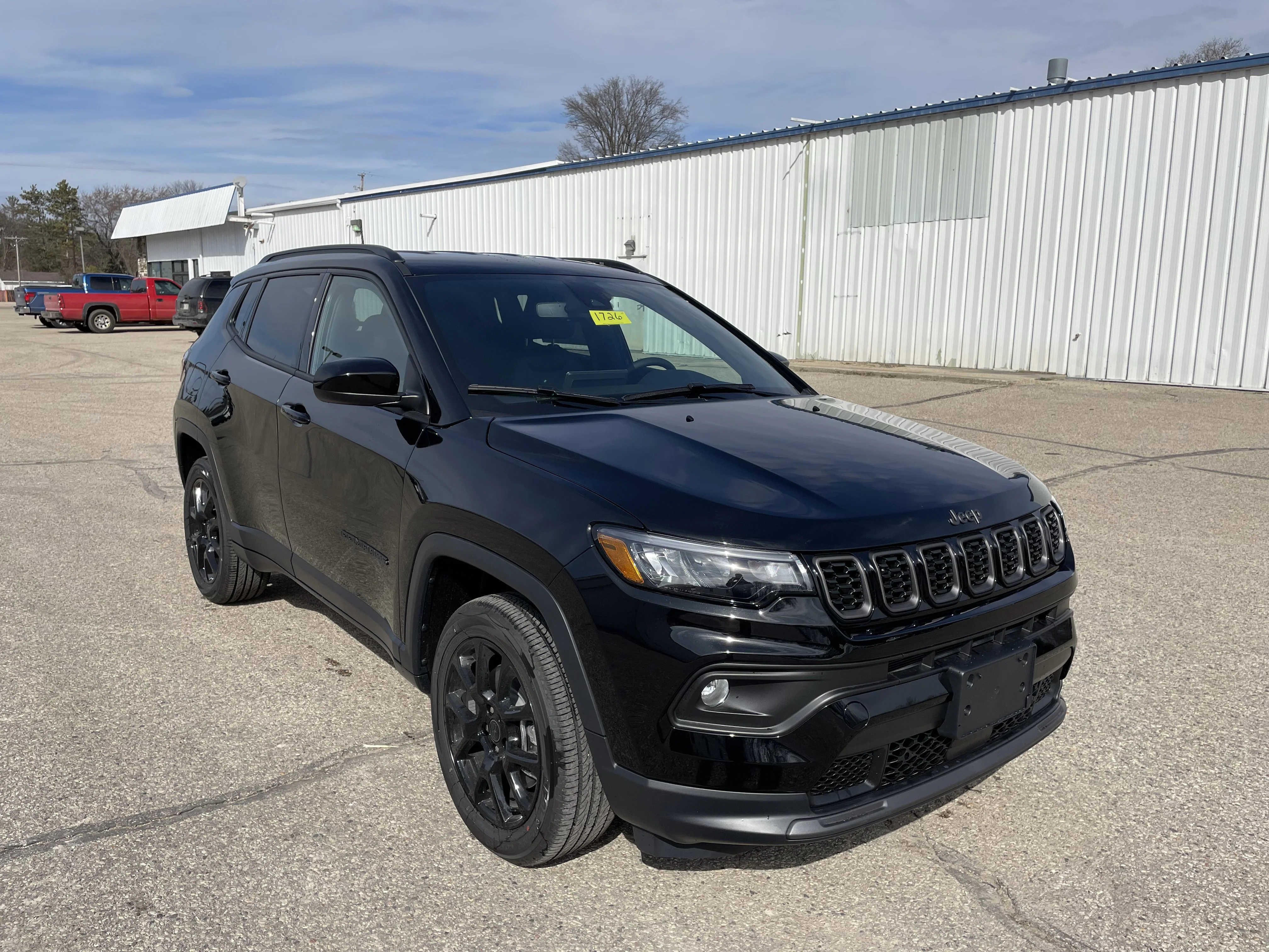 New 2026 Diamond Black Crystal Pearl-Coat Exterior Paint Jeep Latitude Altitude image 3