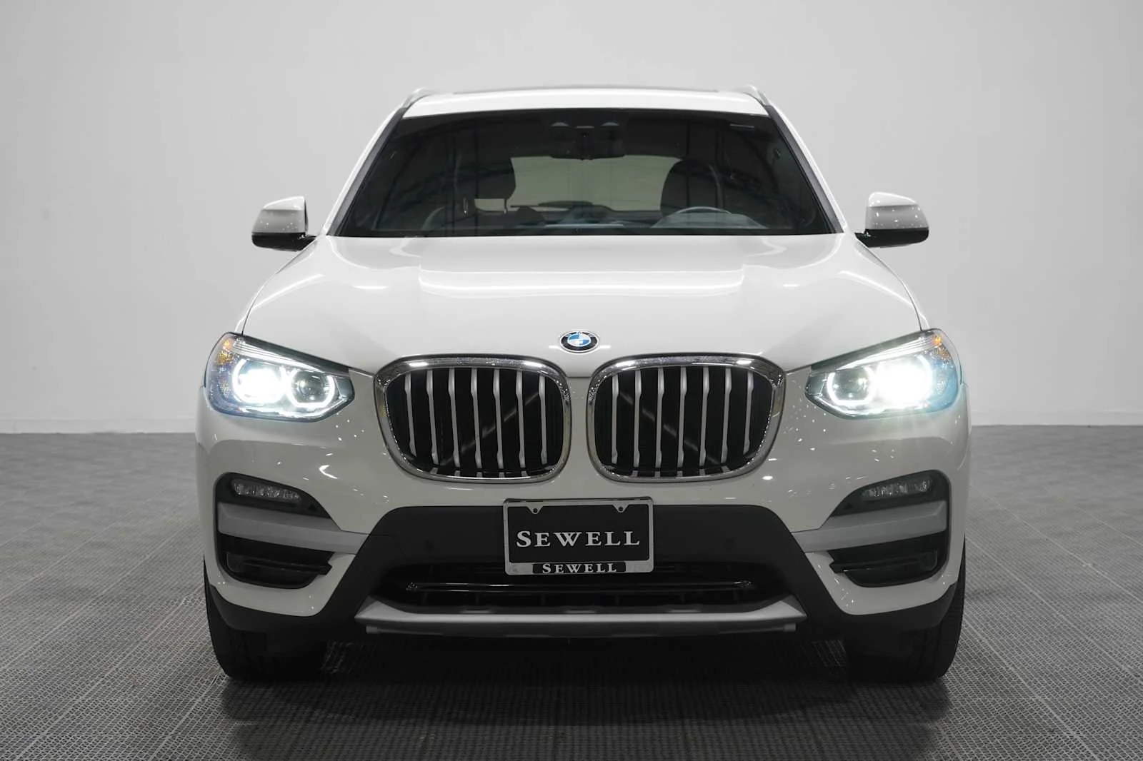 Used 2021 Alpine White BMW xDrive30i image 2