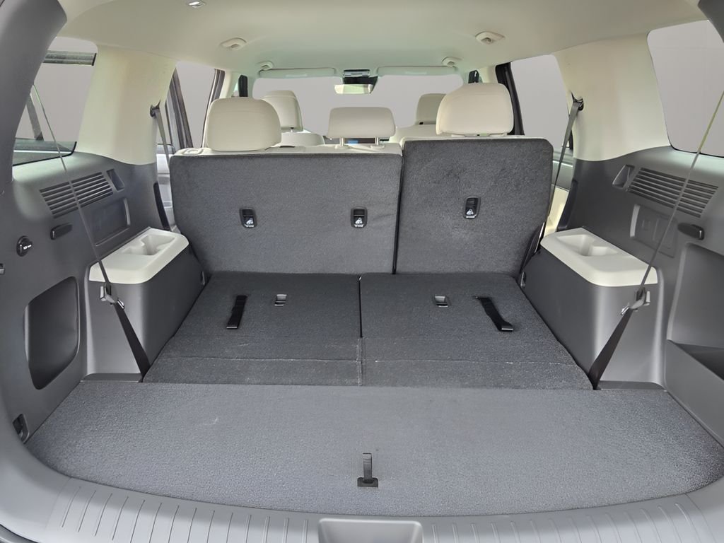 New 2026 Shimmering Silver Hyundai SE image 29