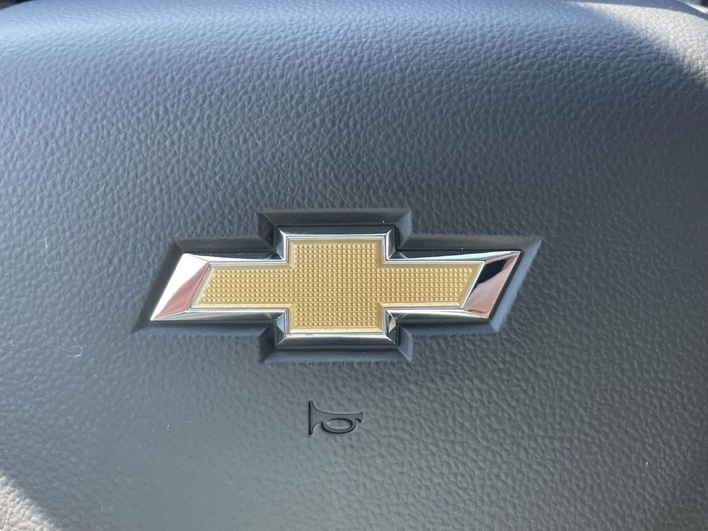 New 2026 Sterling Gray Metallic Chevrolet 2LT image 31