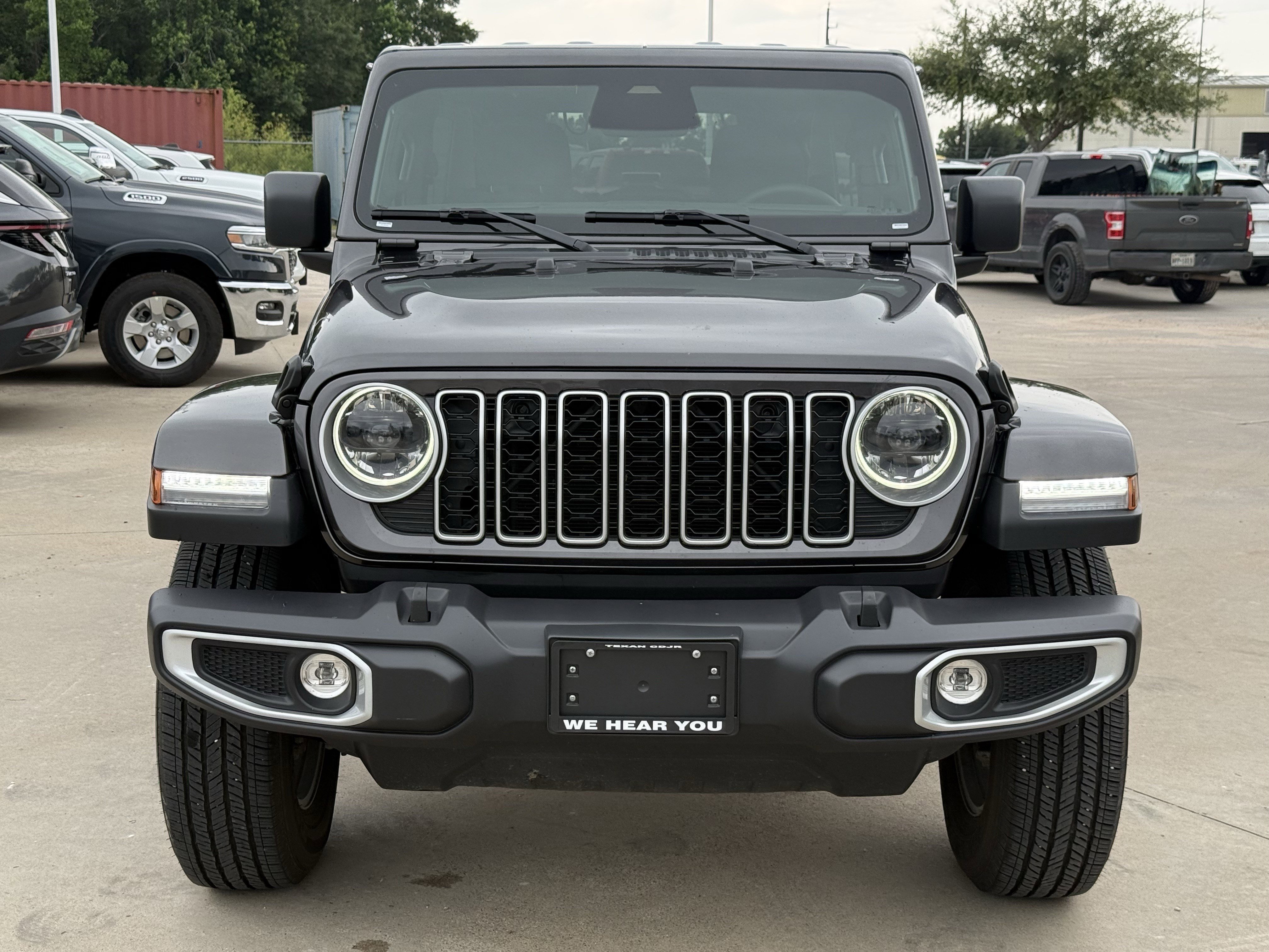 Used 2025 Granite Crystal Metallic Clearcoat Jeep  image 10