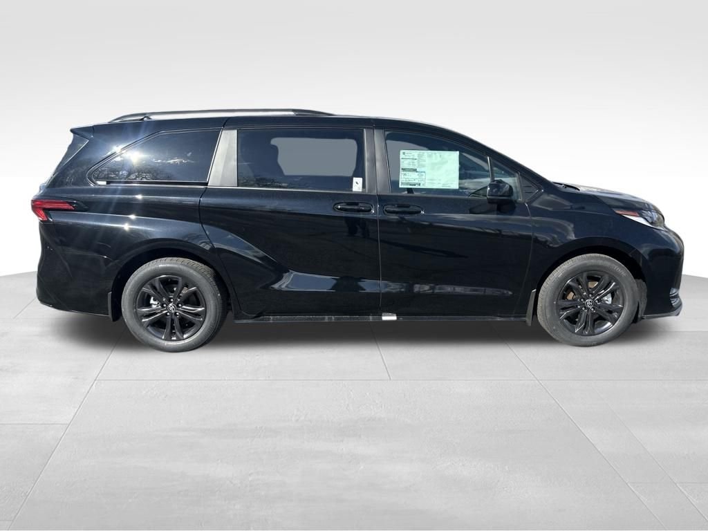2026 Toyota Sienna XSE - Photo 6