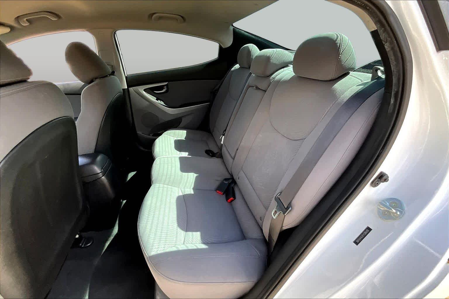Used 2015 Quartz White Pearl Hyundai SE image 20
