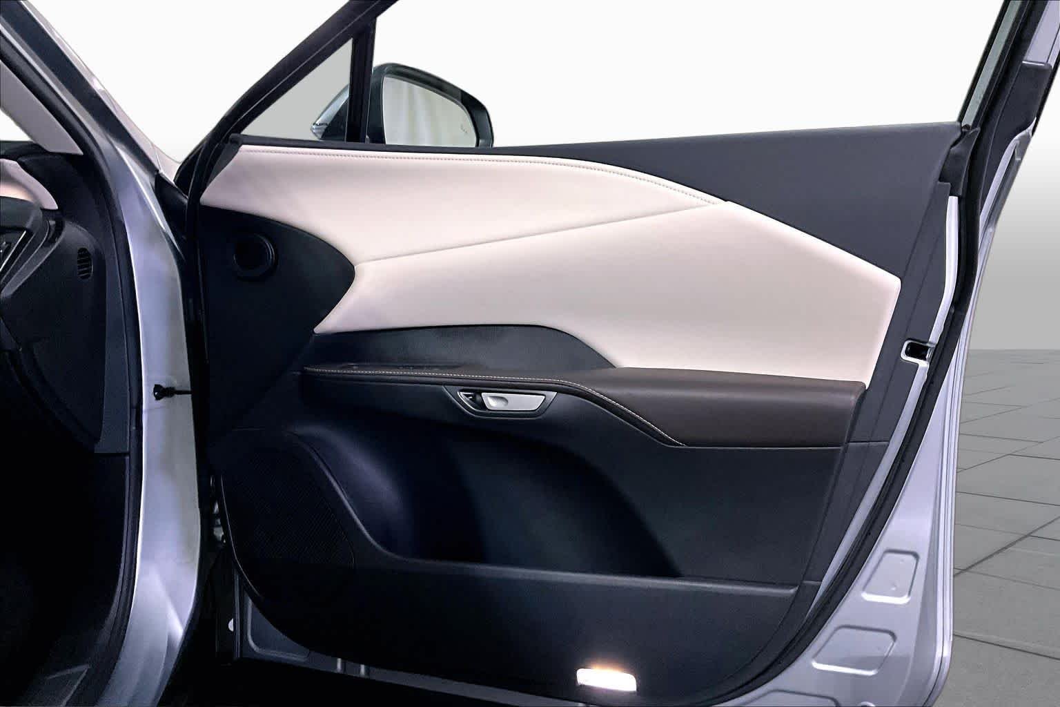 Used 2024 Iridium Lexus Premium image 36