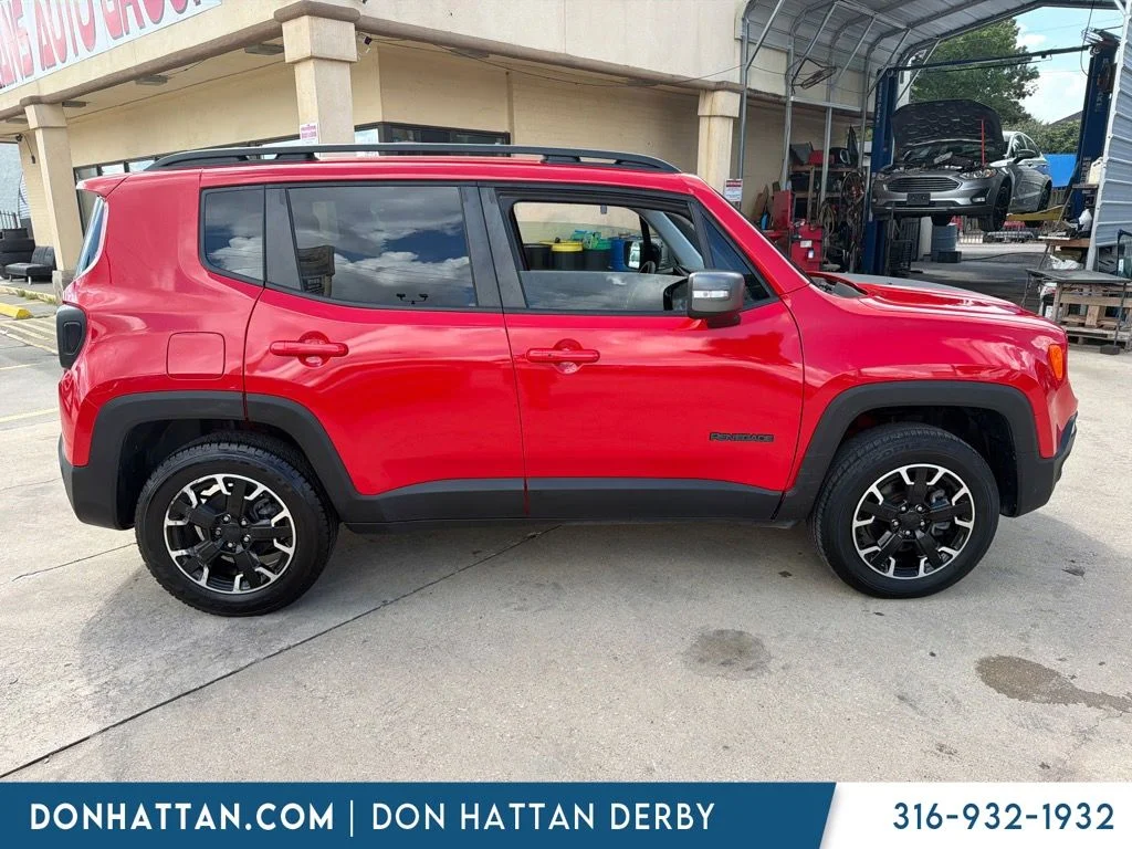 Used 2023 Red Jeep Latitude image 4