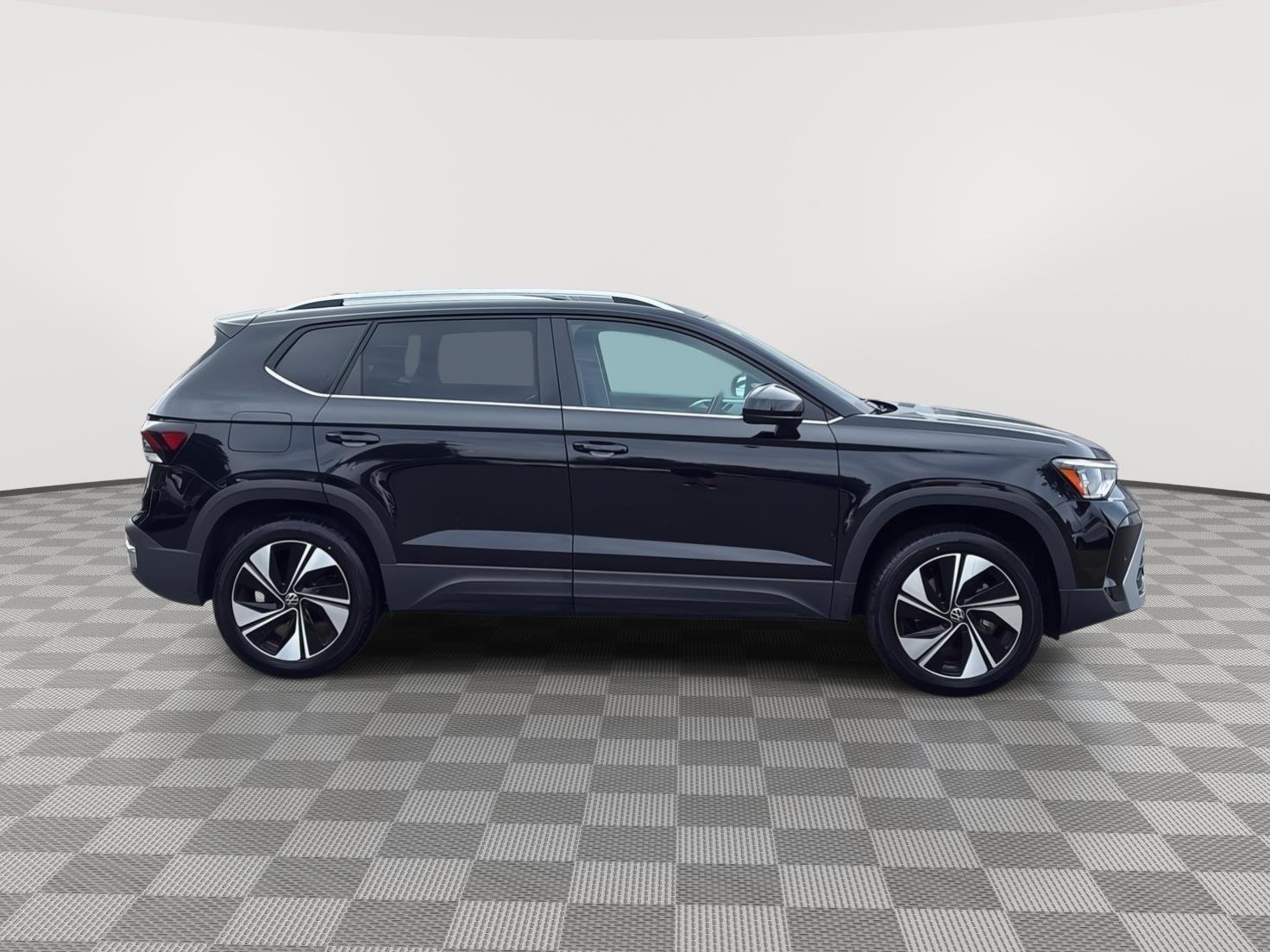 Used 2025 Deep Black Pearl Volkswagen SE image 4