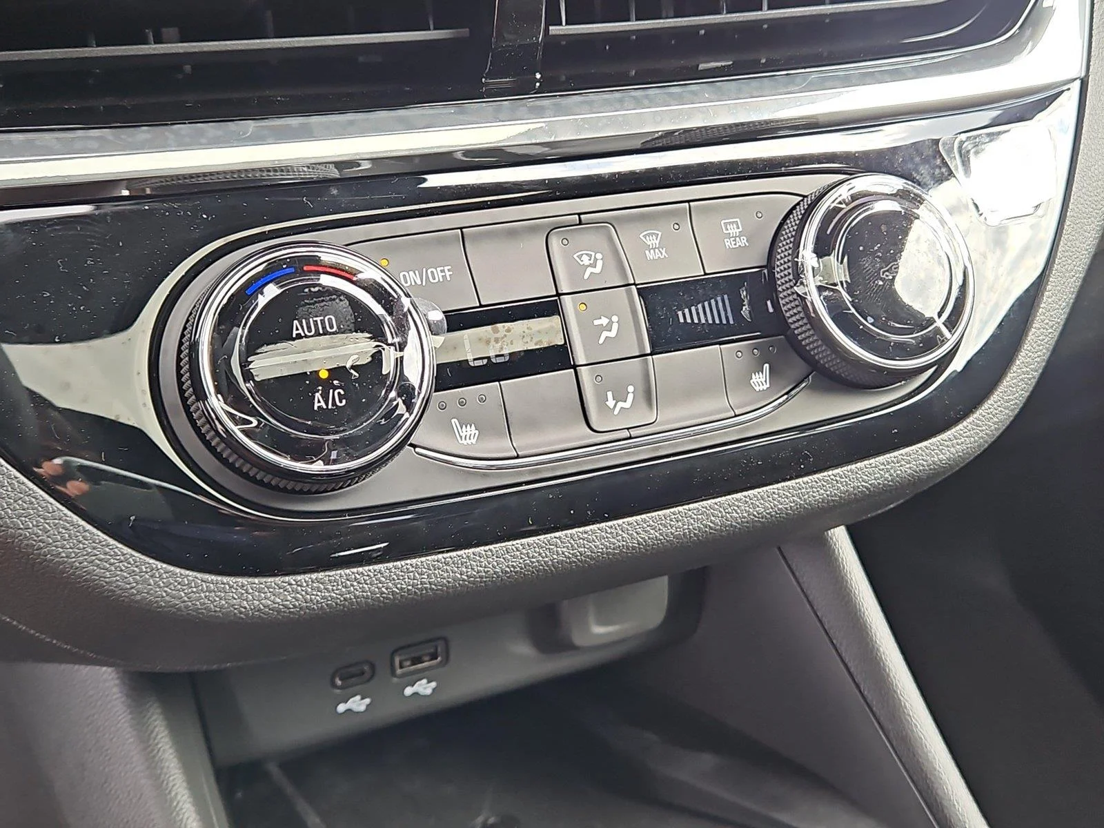 2026 Buick Envista Sport Touring - Photo 28